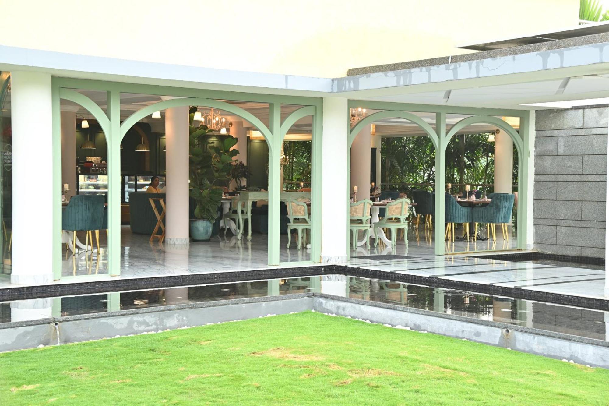 Nambiar Club Bellezea Hotel Kammasandra Exterior photo